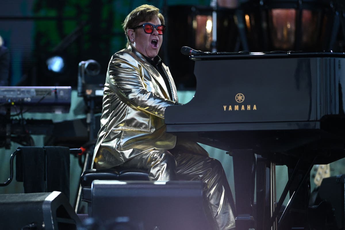 Elton John na Glastonbury 2023: aktualizacje na żywo, ustawione menu, niespodziewani goście, BBC iPlayer, wielkość tłumu