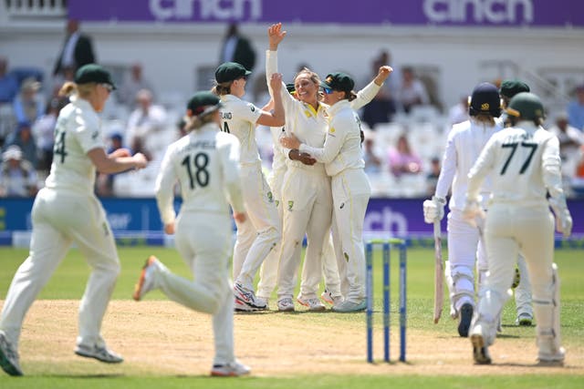 <p>Australia celebrate the final wicket to win the Ashes Test by 89 runs</p>