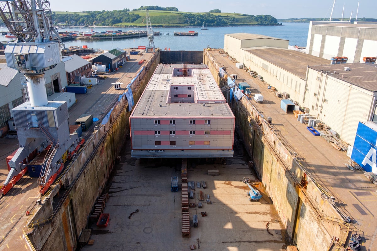 Asylum barge plan ‘unworkable’, critics say after Braverman’s missed target