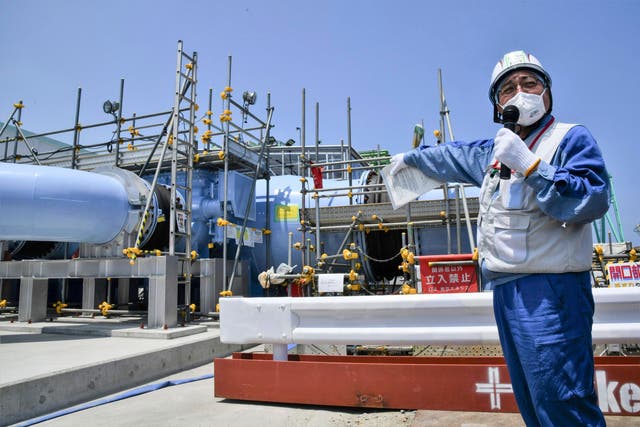 <p>An employee of Tokyo Electric Power Company explains about the facility to be used to release treated radioactive water to media at Fukushima Daiichi nuclear power plant in Fukushima, northern Japan </p>