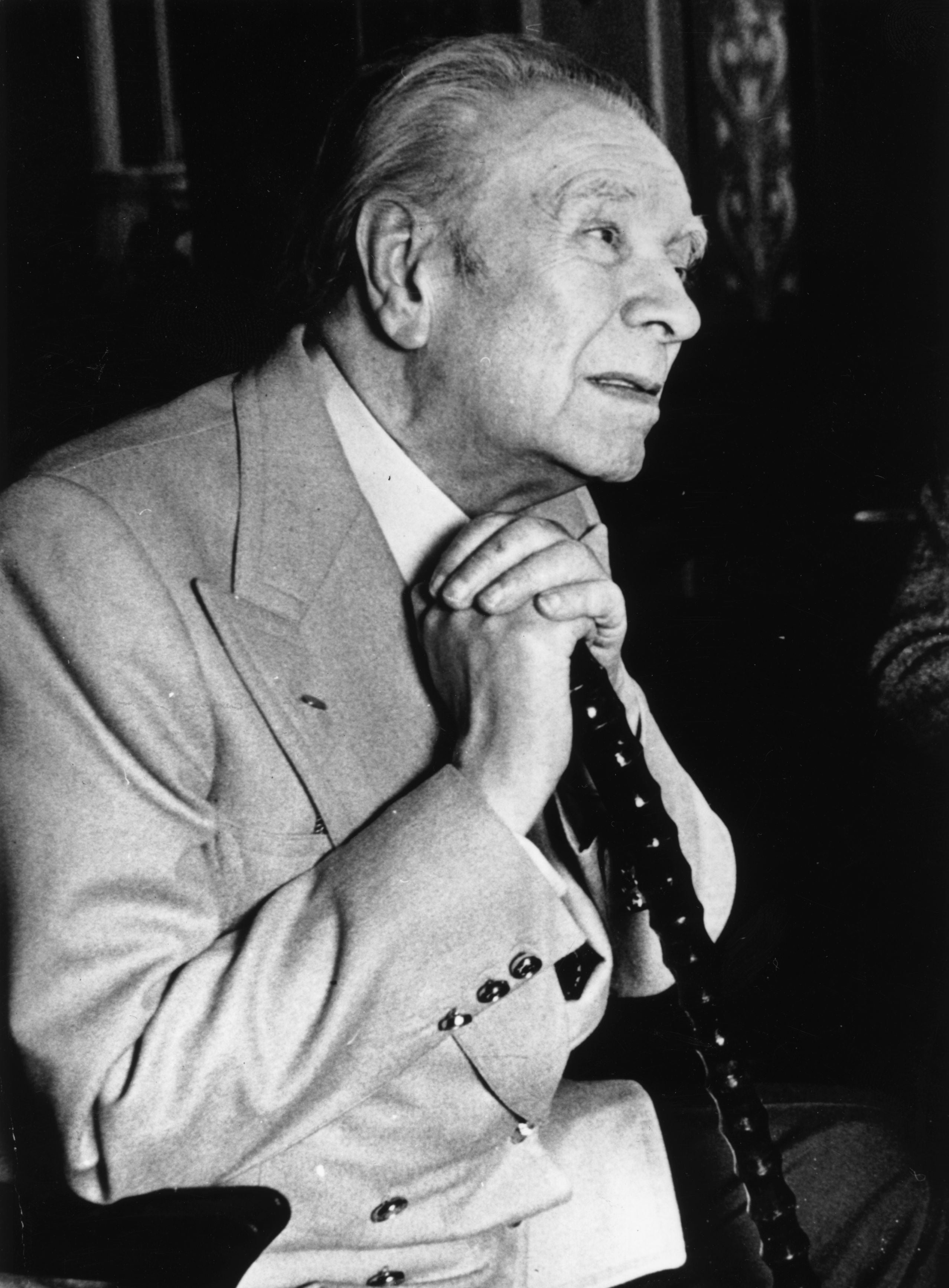 The Argentine author in Rome in 1982
