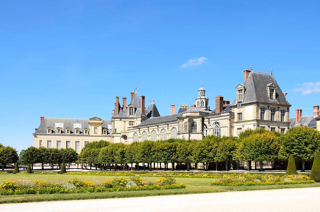 The Palace of Fontainebleau is just one many local attractions near the region’s golf courses