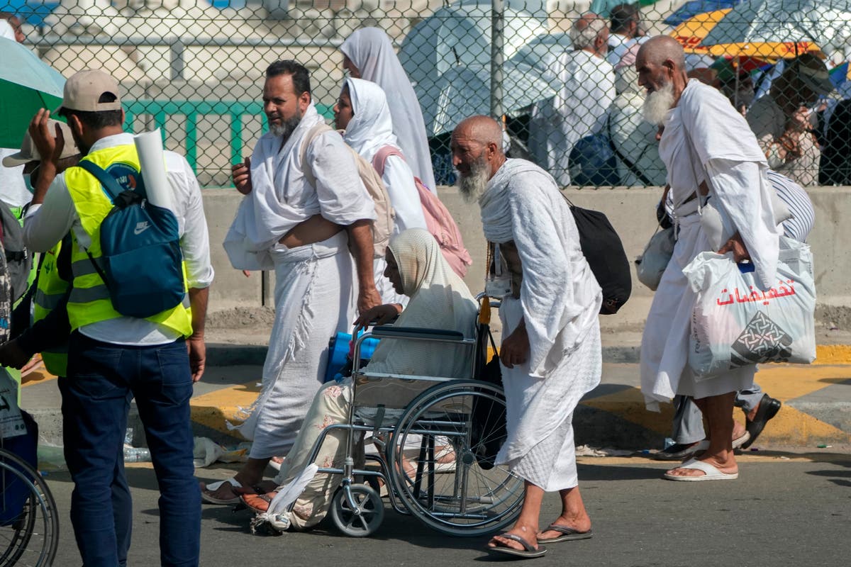 Muslims at Hajj pilgrimage brave intense heat to cast stones at pillars representing the devil