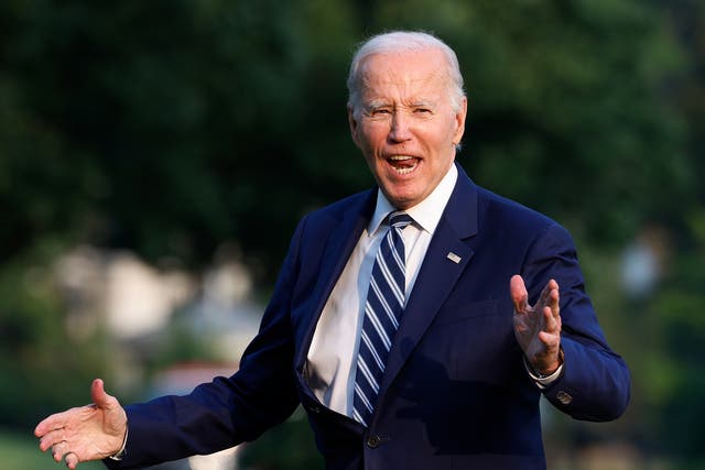 <p>U.S. President Joe Biden walk across the South Lawn back to the White House after returning from a day trip to Chicago on June 28, 2023 in Washington, DC</p>