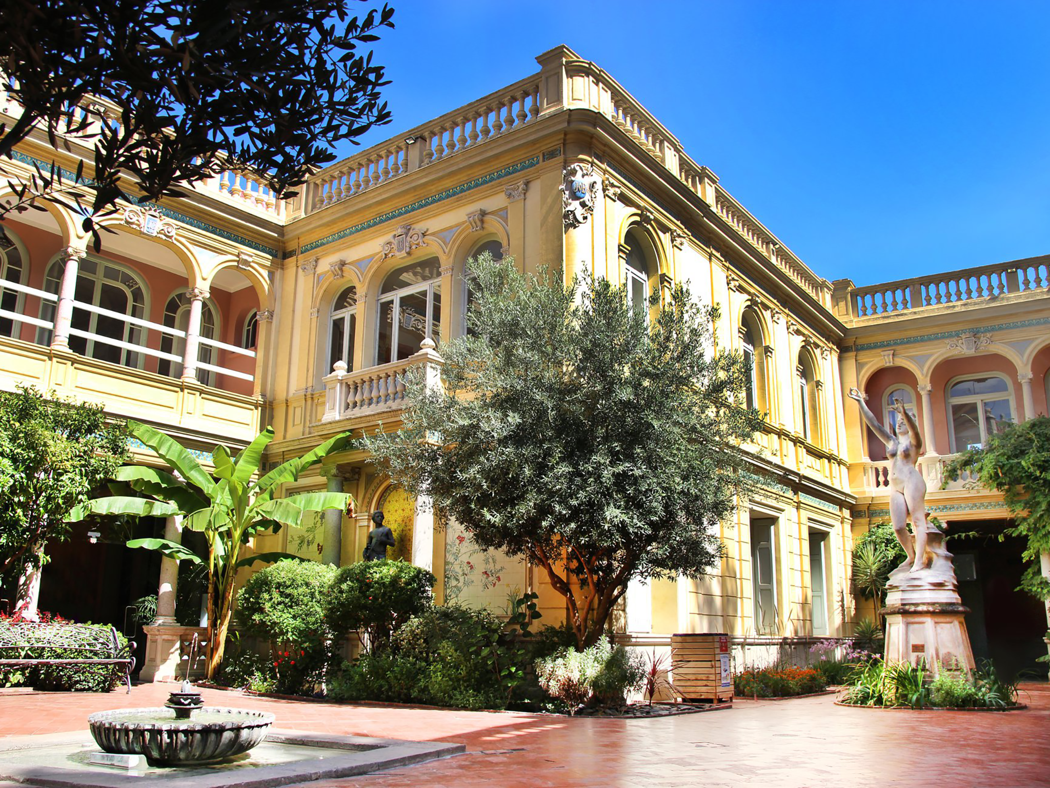 The Art Deco mansion that is L’Hôtel Pams is one of the city’s main attractions