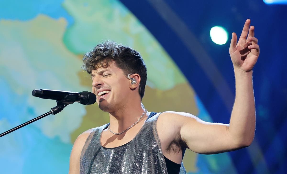Charlie Puth asks fans not to throw things on stage during live performances: ‘I beg of you’