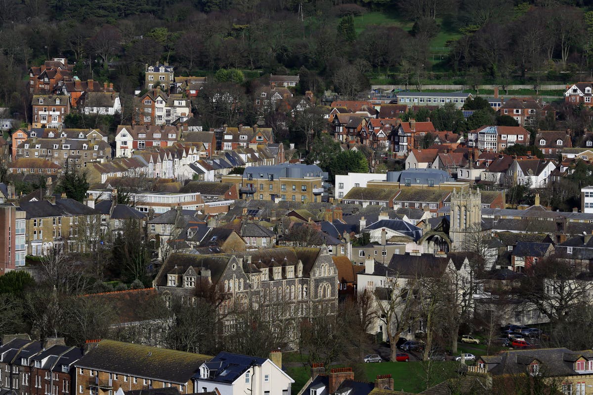 Average house price falls 3.5% as mortgage rates keep climbing