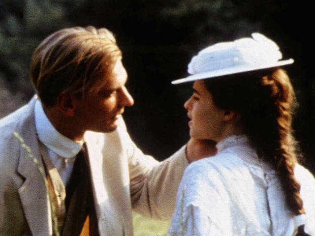 <p>Julian Sands and Helena Bonham Carter in ‘A Room with a View’ </p>
