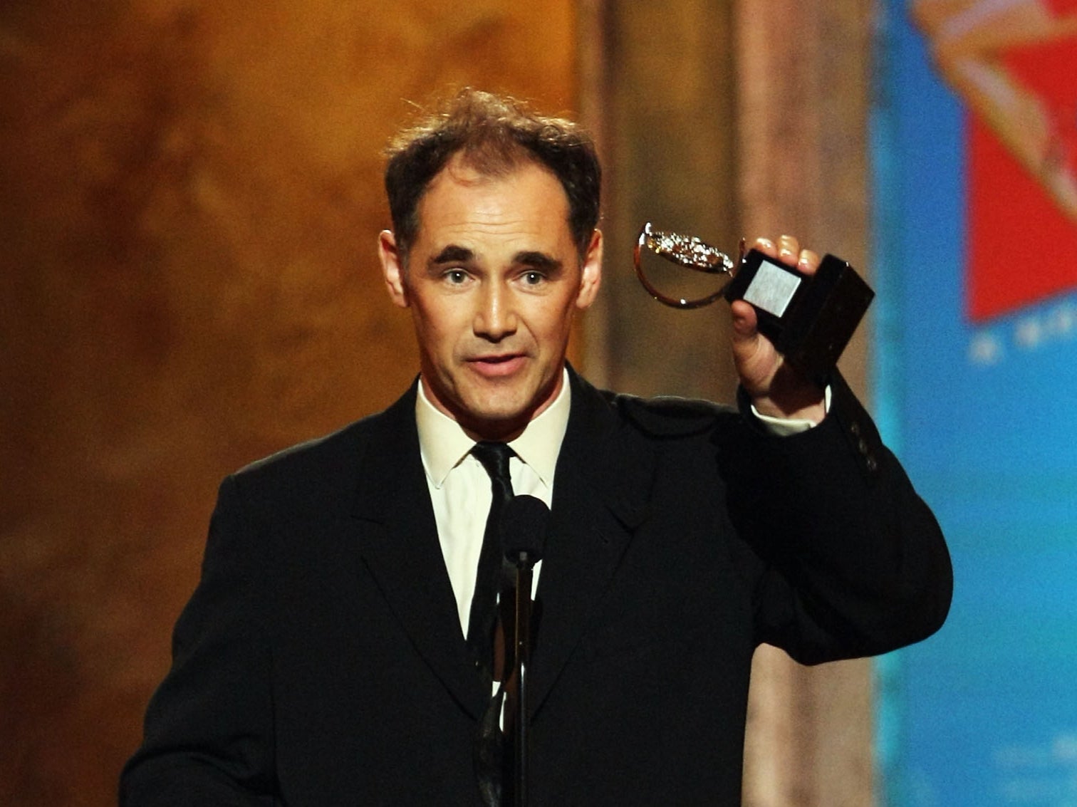 Rylance accepting a Tony award for Best Performance in 2008