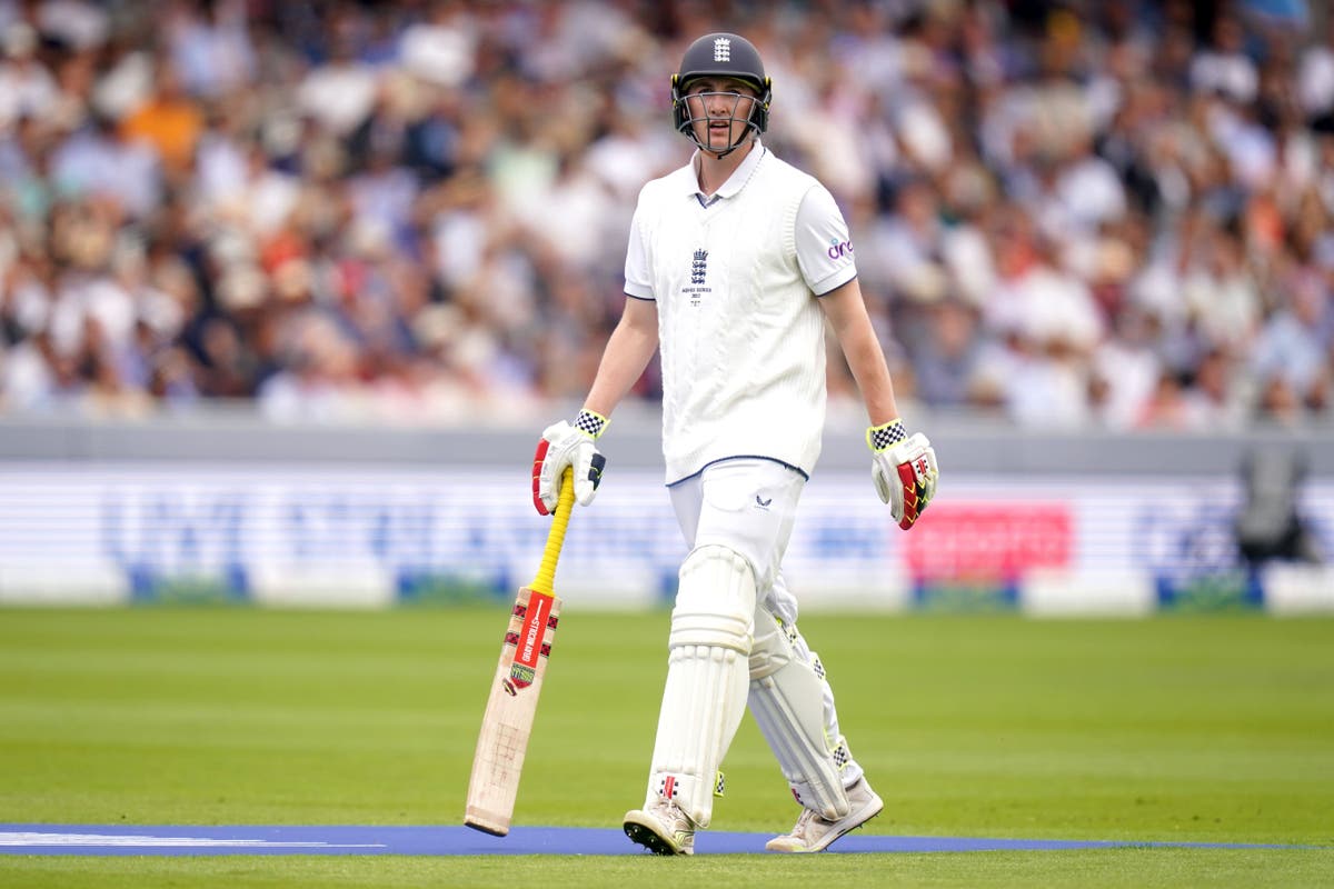 England collapse allows Australia to turn screw at Lord&rsquo;s