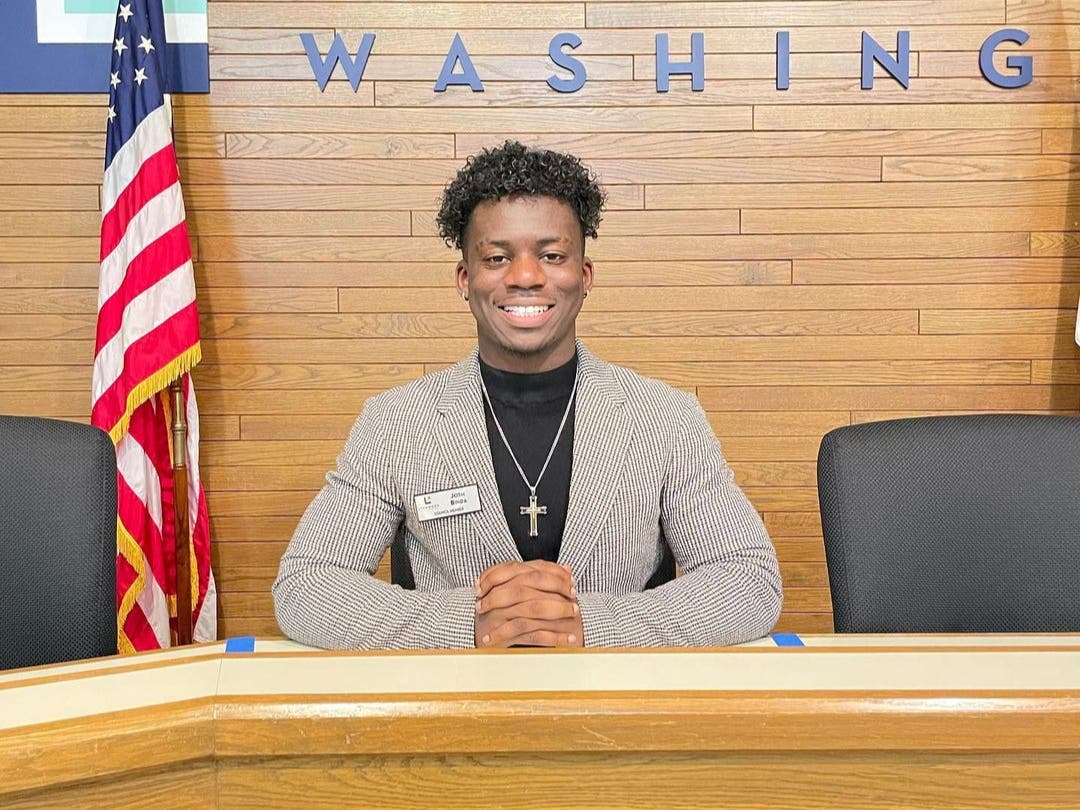 Washington state councilman faces recall effort amid uproar over shirtless photo promoting school tour - Vimarsana News