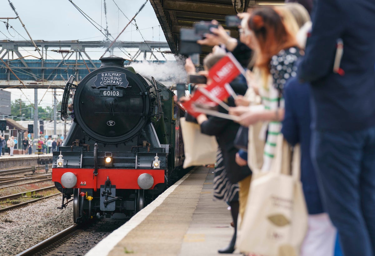 Flying Scotsman marks 100th anniversary by returning home to Doncaster