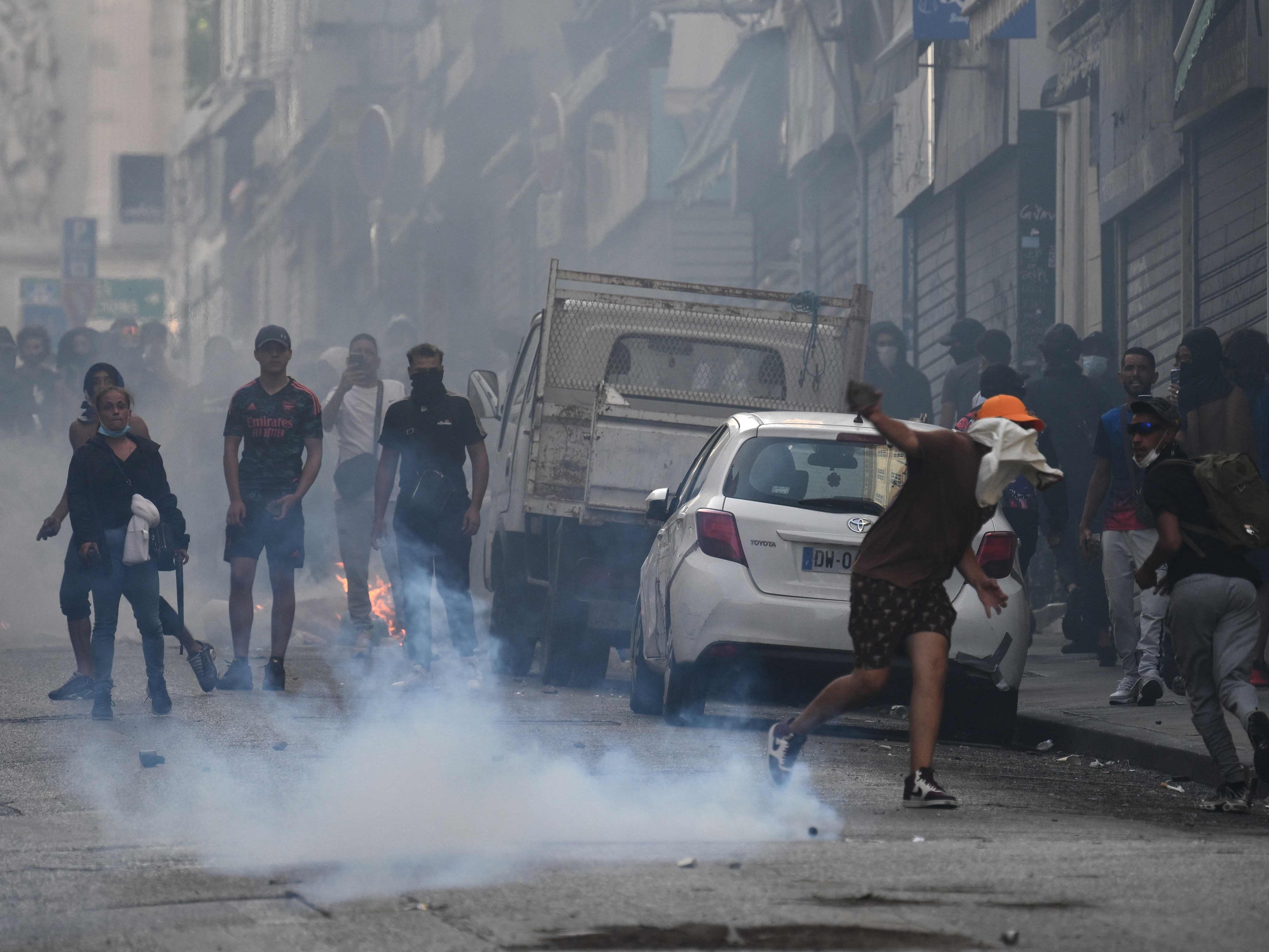 Protesters clash with riot police in Marseille