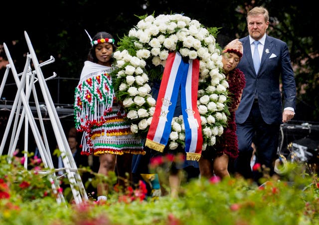HOLANDA-ESCLAVITUD