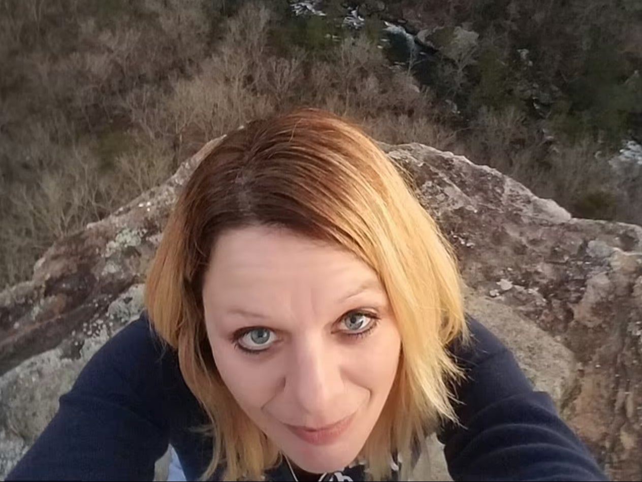 Loretta Kay Carr poses by the cliff in Little River Canyon National Preserve, Alabama, where she allegedly threw Mary Elizabeth Isbell to her death