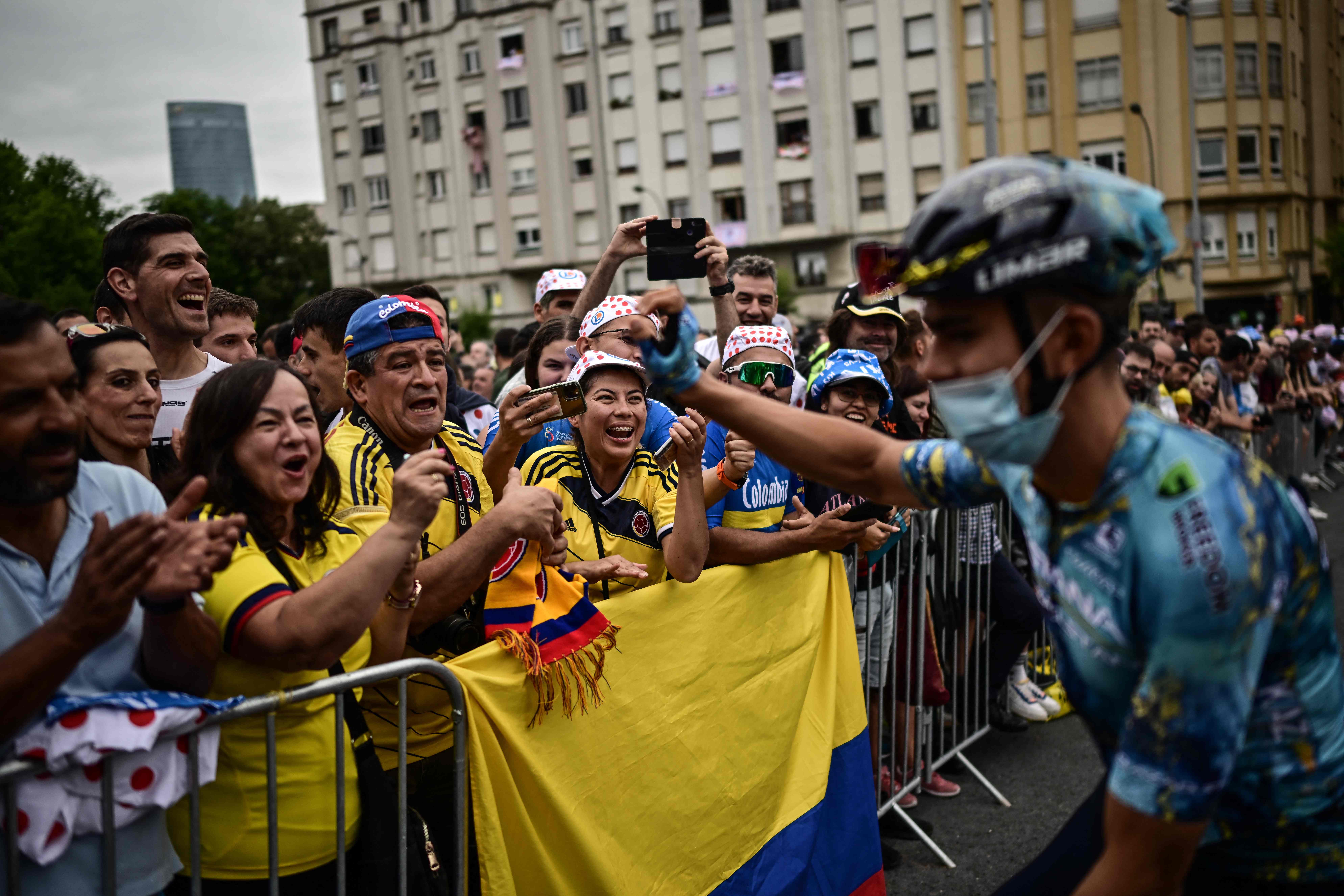 Colombian fans salute Astana’s Harold Tejada