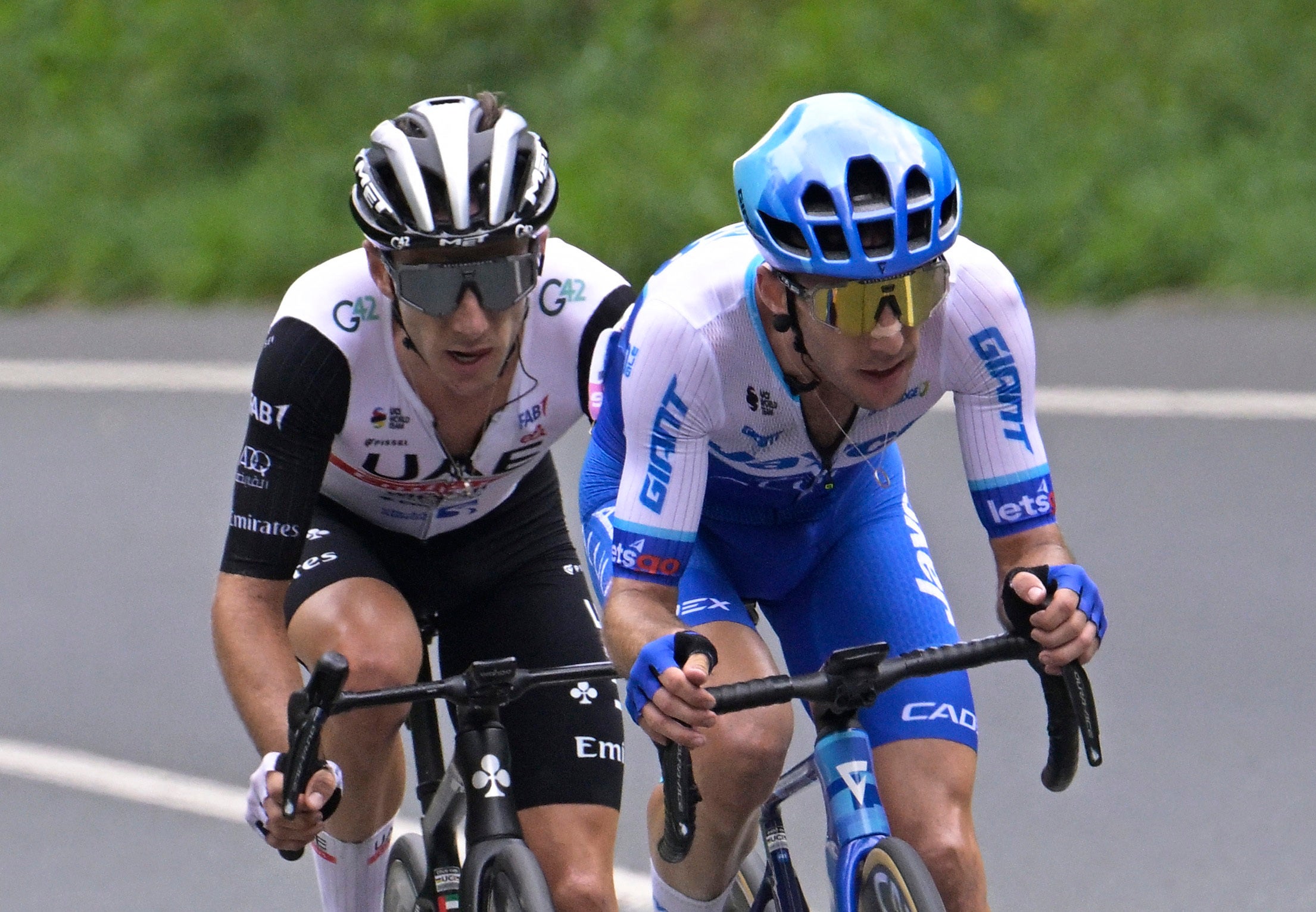 Adam Yates follows his brother Simon towards the finish line in Bilbao