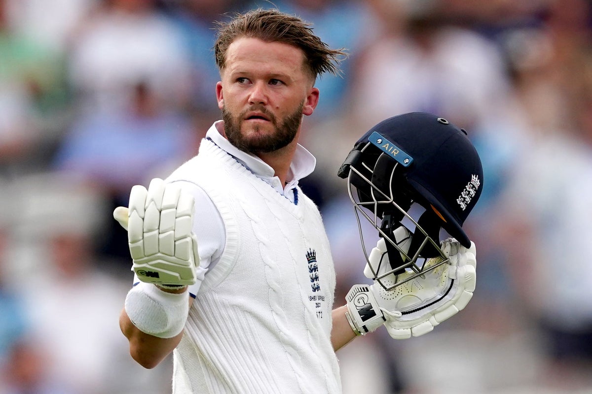 Late reprieve for Ben Duckett keeps England’s hope of miracle chase alive