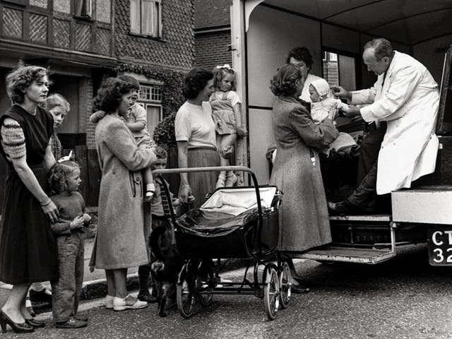 <p>Mobile immunisation van in Portsmouth, 1951</p>