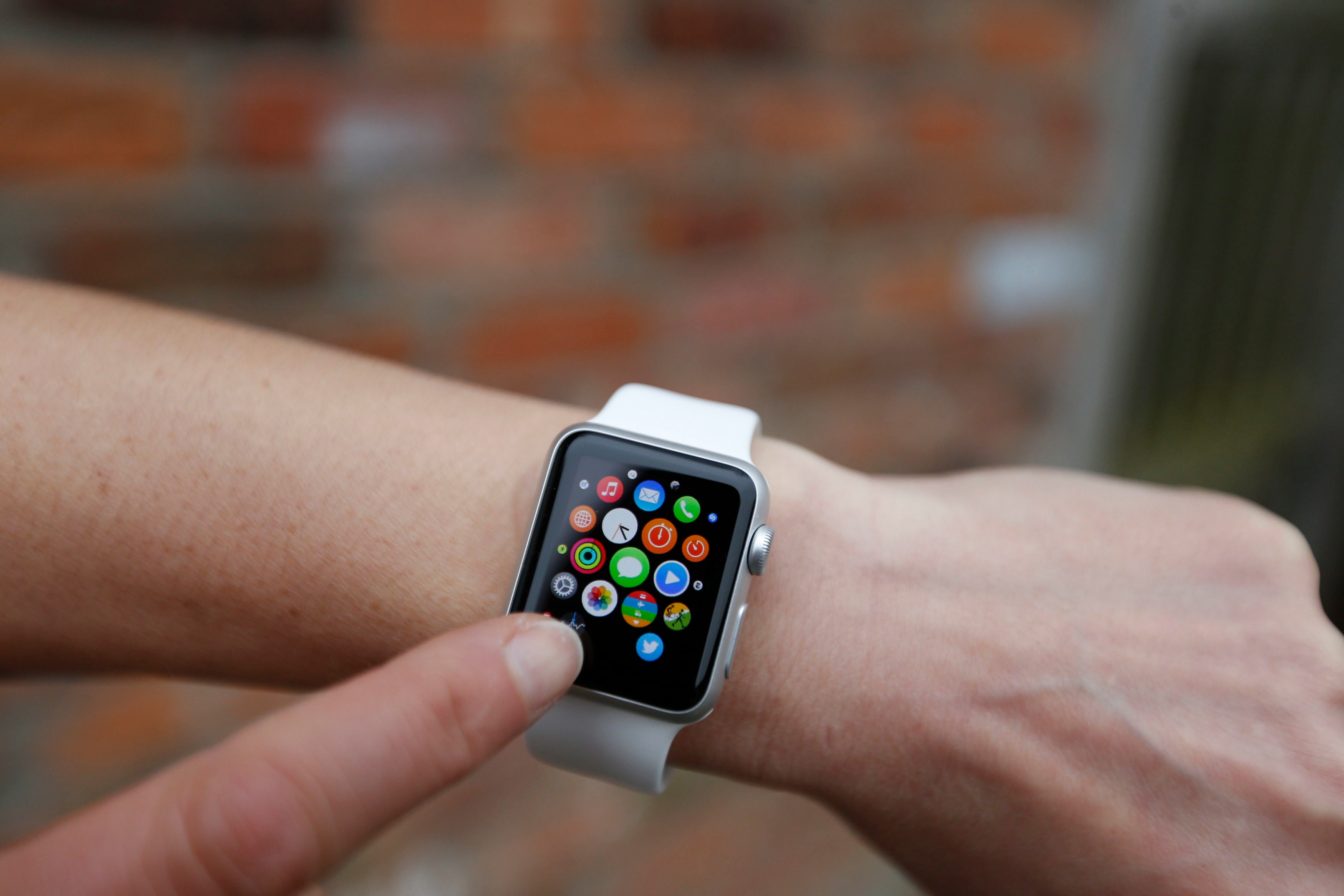 Apple Watch Found to Infringe AliveCor ECG Patents | Knobbe Martens -  JDSupra