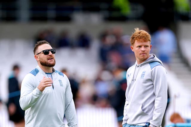 England head coach Brendon McCullum (left) will check on Ollie Pope’s shoulder before naming his team for the third Test (PA)