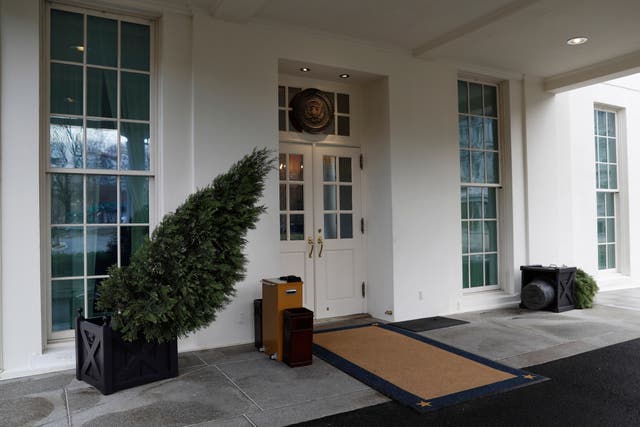 <p>White HousThe West Wing of the White House, March 22, 2019, in Washington. The White House campus was briefly evacuated Sunday evening while President Joe Biden was at Camp David after a suspicious substance was discovered by U.S. Secret Service in a common area of the West Wing, and a preliminary field test showed the substance was cocaine, two law enforcement officials said. e Suspicious Substance</p>