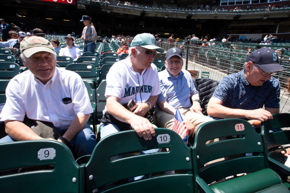 Mariners fan travels to Giants’ waterfront ballpark, fondly remembering time there with slain son