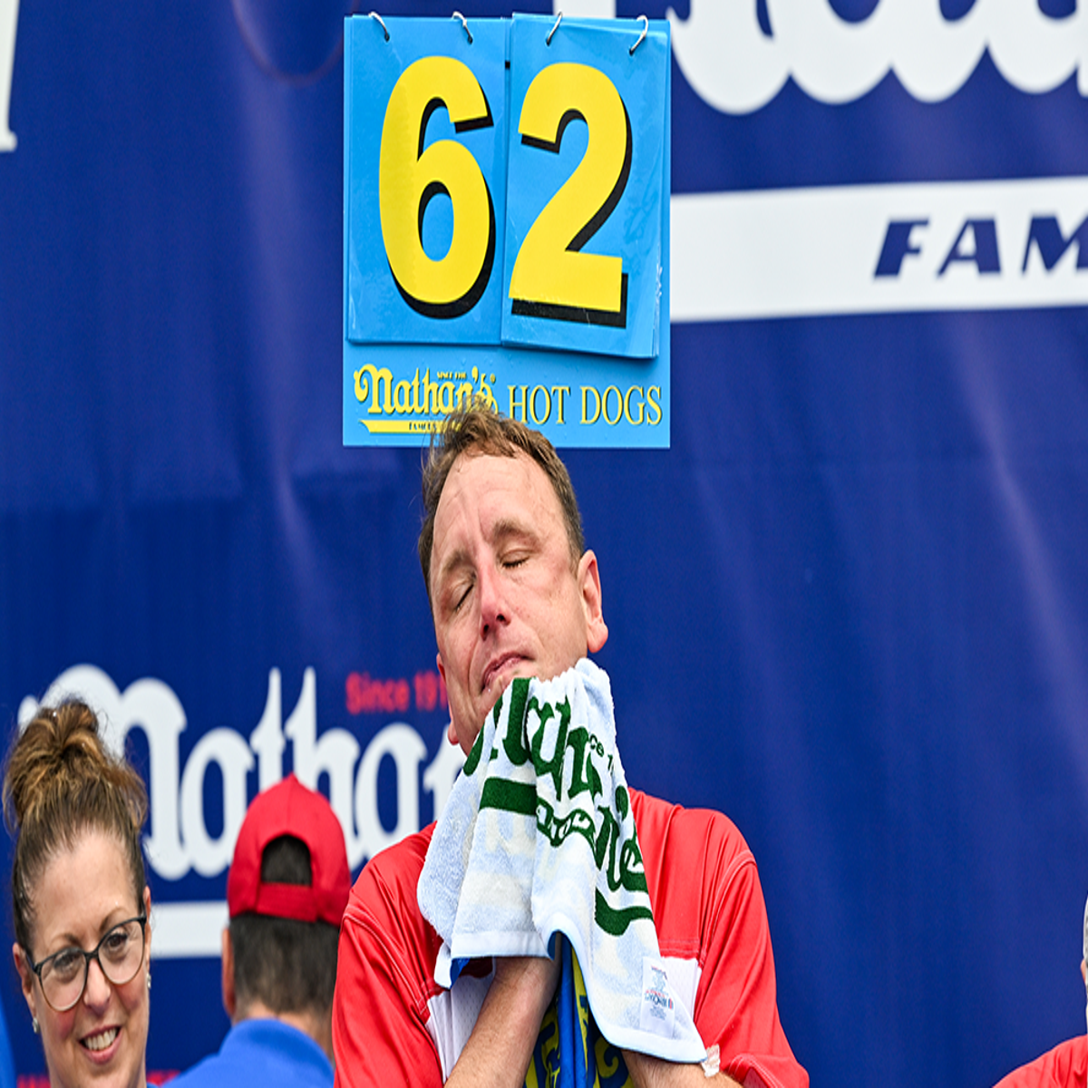 Record broken at Detroit's American Coney Island coney eating challenge 