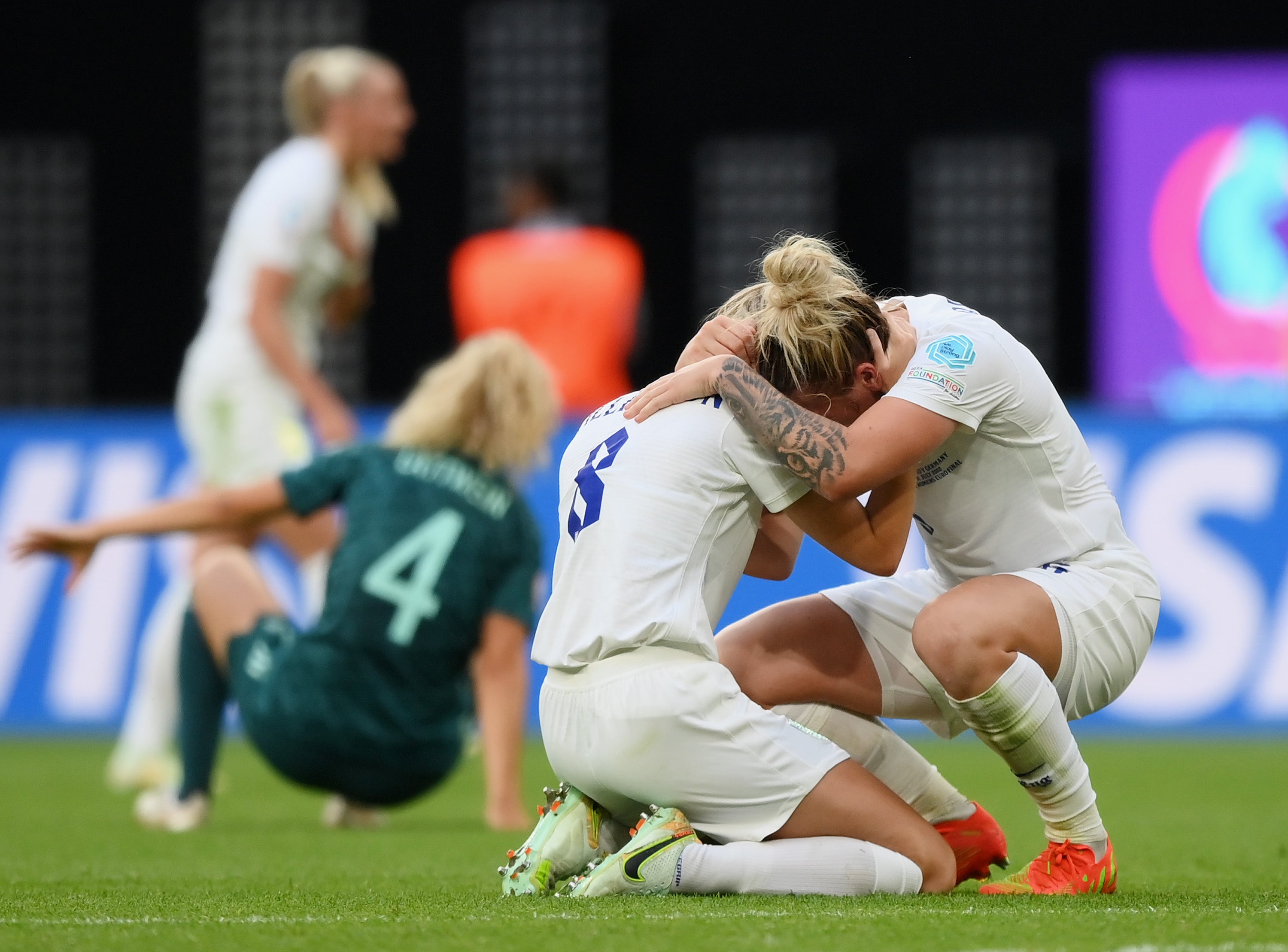 Bright and Williamson in the moment the Lionesses won the Euros