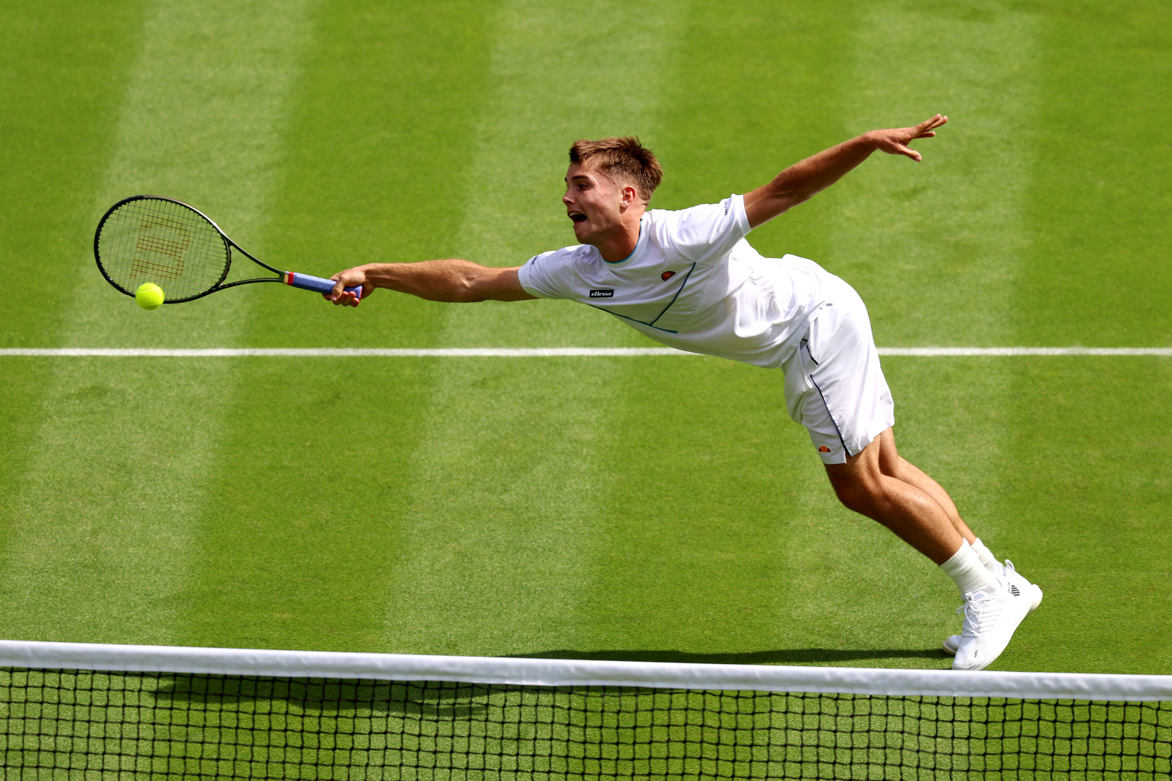 Fery employed a serve-and-volley approach for much of the match