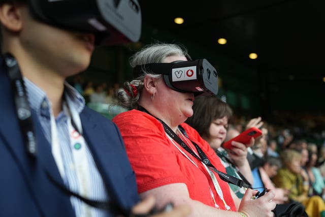 Sinead Grealy tests out the GiveVision headset (Adam Warner/AELTC)