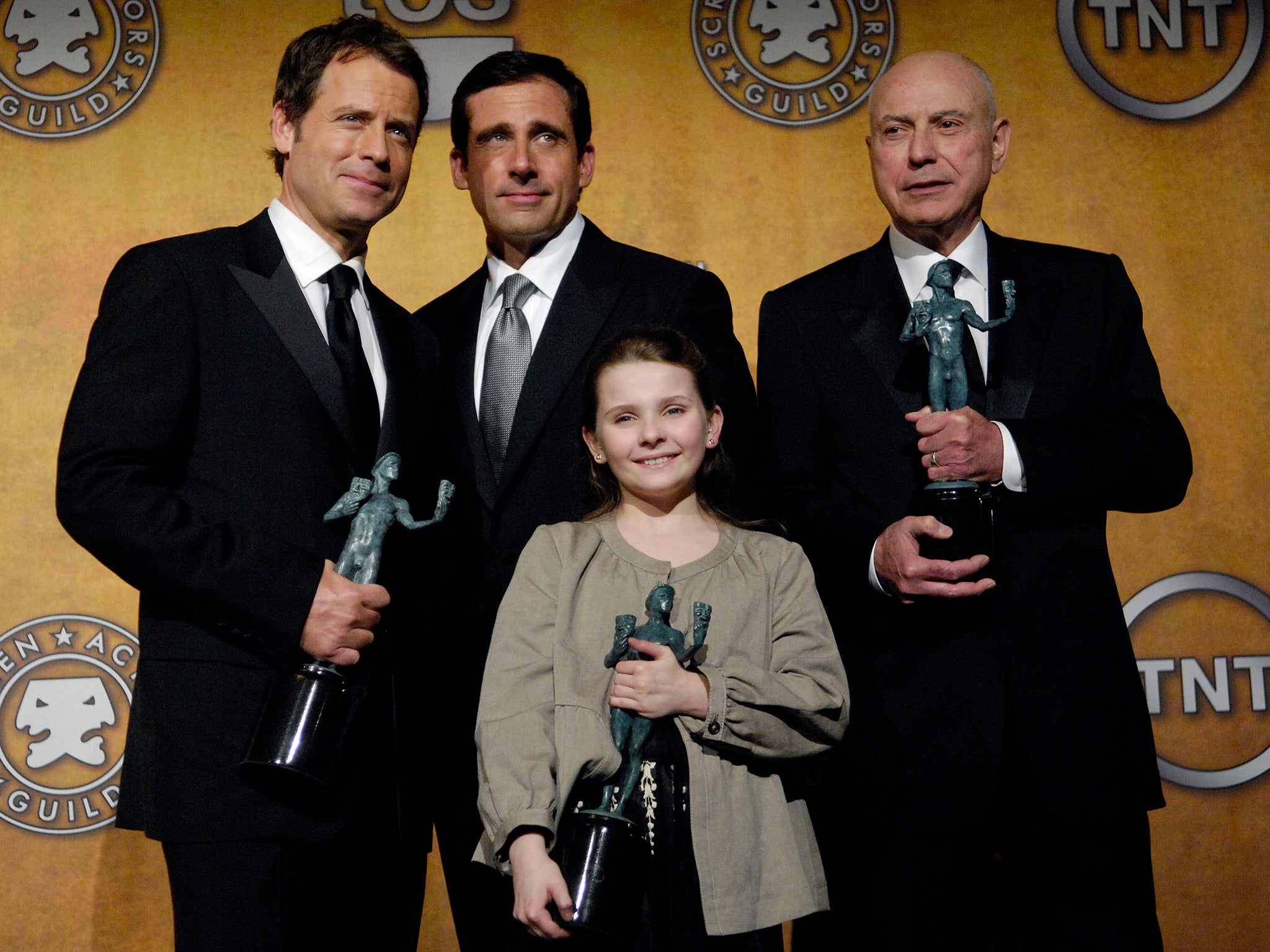 Greg Kinnear, left, Steve Carell, Abigail Breslin and Alan Arkin hold their Screen Actors Guild Awards for their work in ‘Little Miss Sunshine’ in 2007