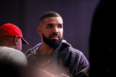 Fan throws phone at Drake during Chicago concert