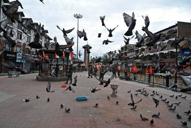 <p>Indian paramilitary troopers patrol during the Bharatiya Janata Party's (BJP) Tiranga bikers rally at the clock tower in Lal Chowk area of Srinagar on</p>