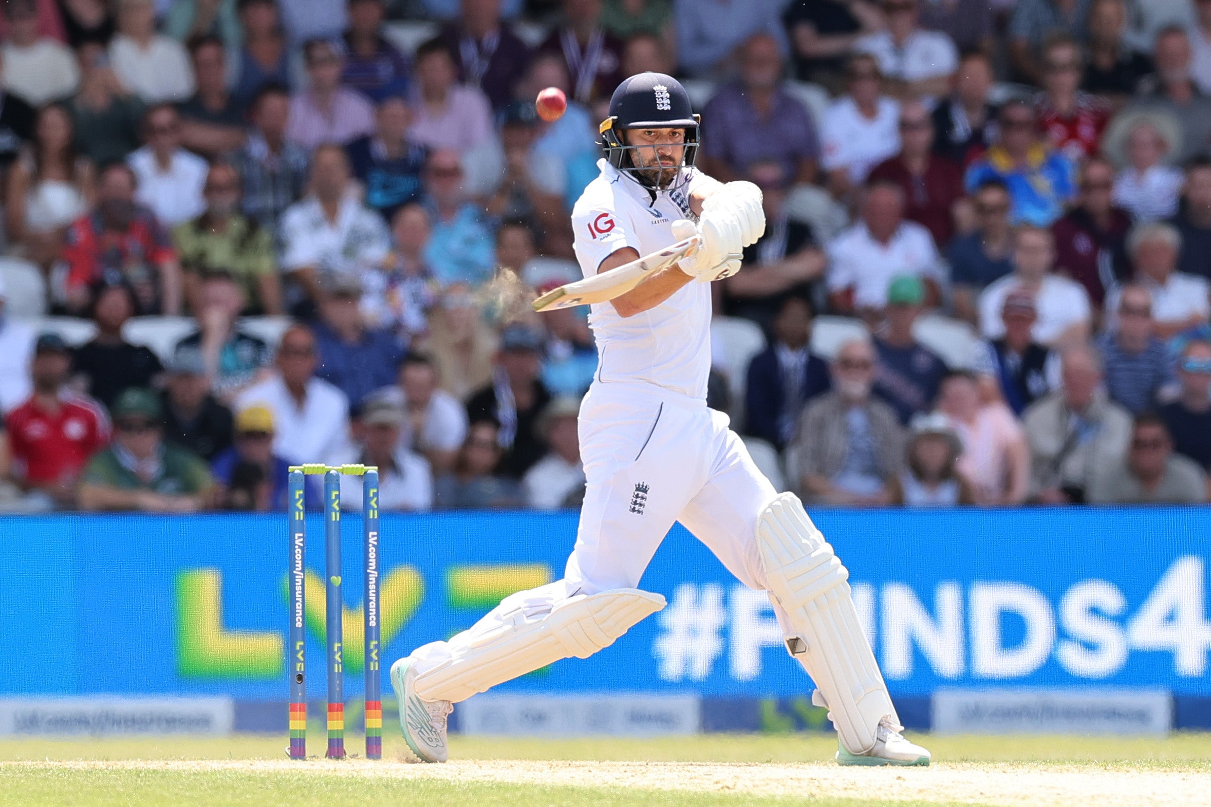 Mark Wood’s batting cameo helped England close the gap on Australia but his main effort is still to come with the ball