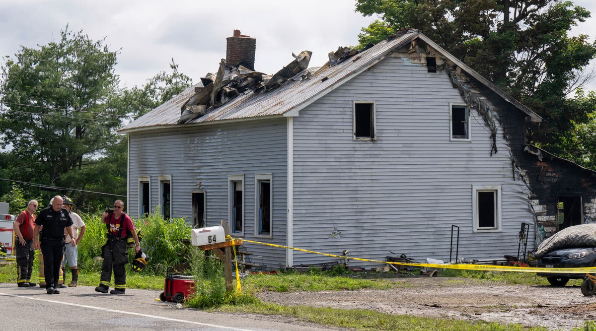 4 die in upstate NY house fire as crews respond to woman's desperate