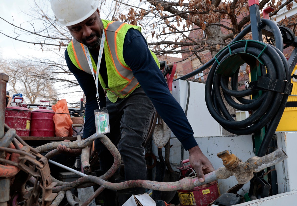 Here’s why there is still so much lead pipe in Chicago