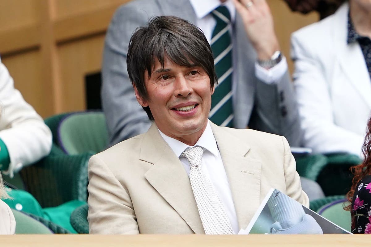 Physicist Brian Cox among stars at Wimbledon on middle Sunday Physicist Brian Cox among stars at Wimbledon on middle Sunday