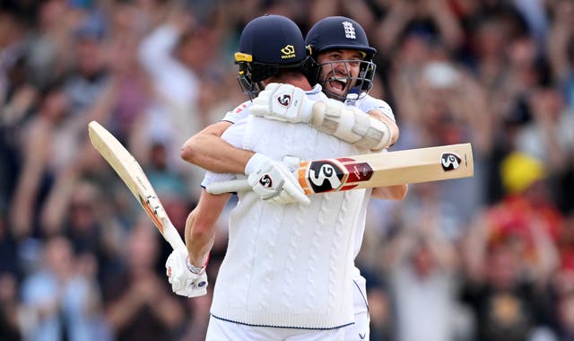 <p>Mark Wood and Chris Woakes got England over the line in a close contest at Headingley </p>