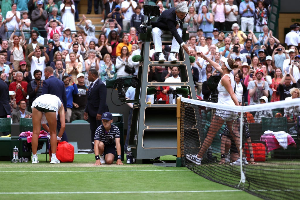 Svitolina shakes hands with the umpire after passing Azarenka