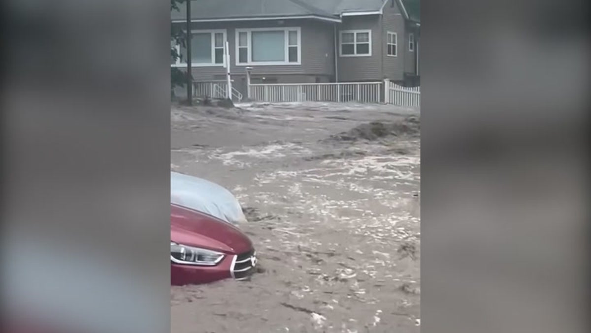 New York State: Water gushes through streets as storm causes flash flooding