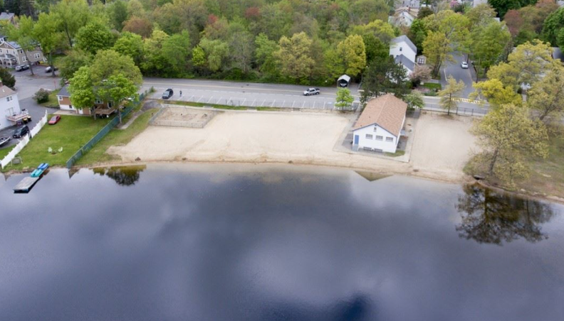 <p>Waushakum Beach in Framingham, Massachusetts was one of dozens closed to swimmers due to high levels of bacteria</p>