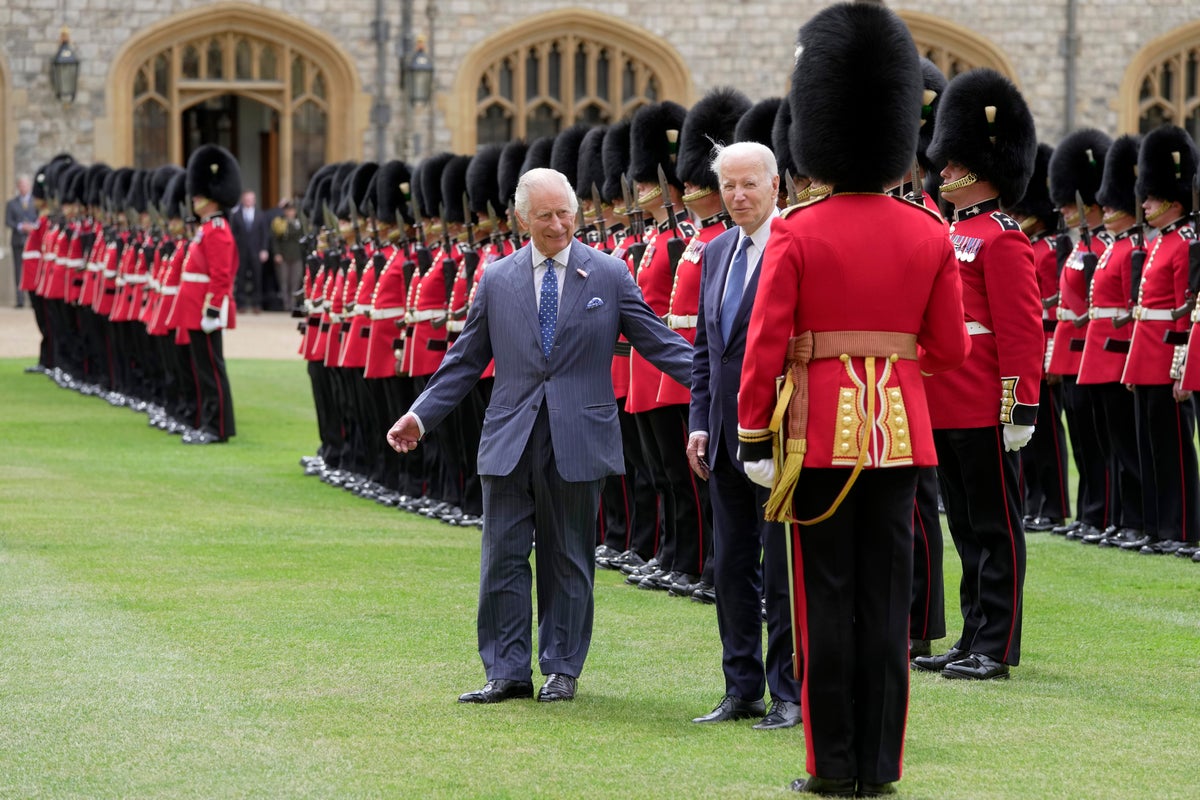 Biden-Nachrichten – live: Palast bestreitet Verstoß gegen das königliche Protokoll zwischen König Charles und Biden in einem unangenehmen Moment
