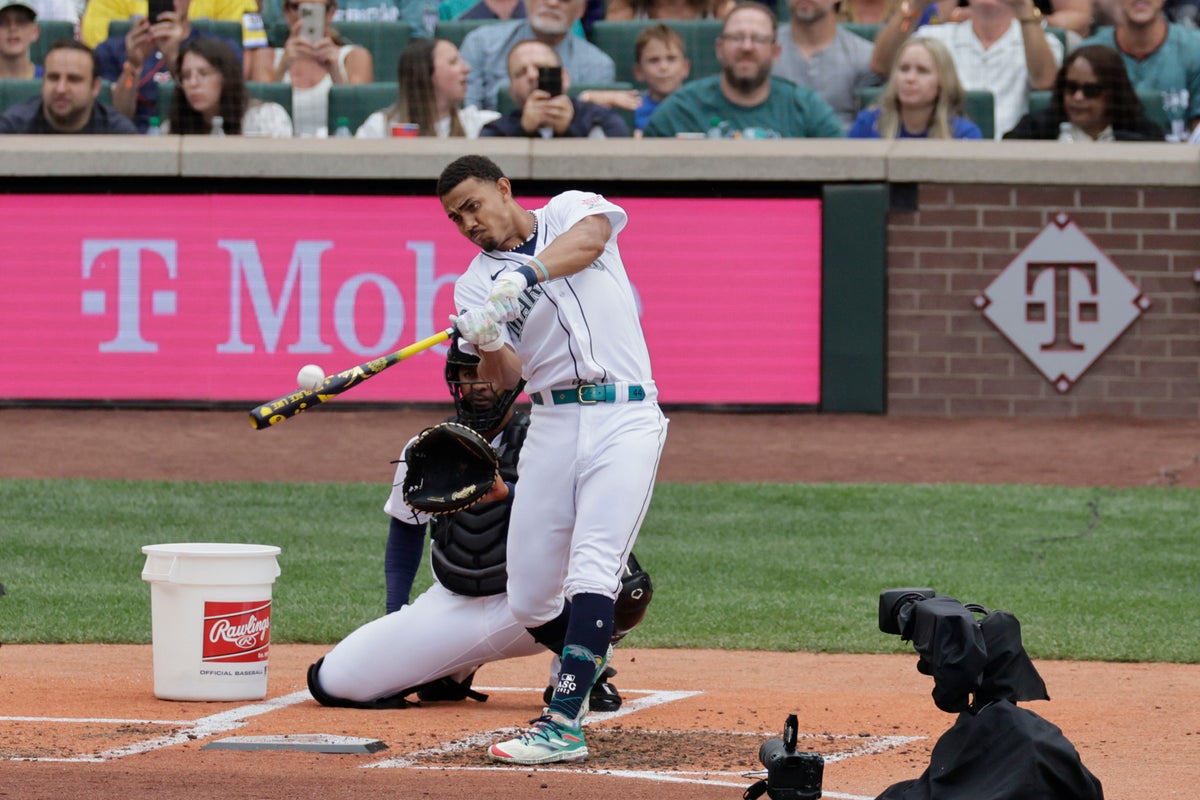 Julio Rodríguez hit a record 41 homers in the Home Run Derby’s first round to beat Pete Alonso