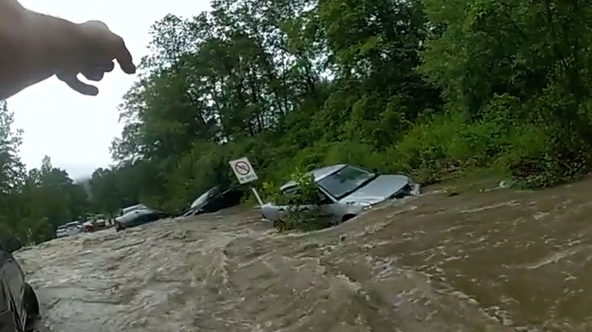 Police rescue stranded motorists as flash floods hit New York
