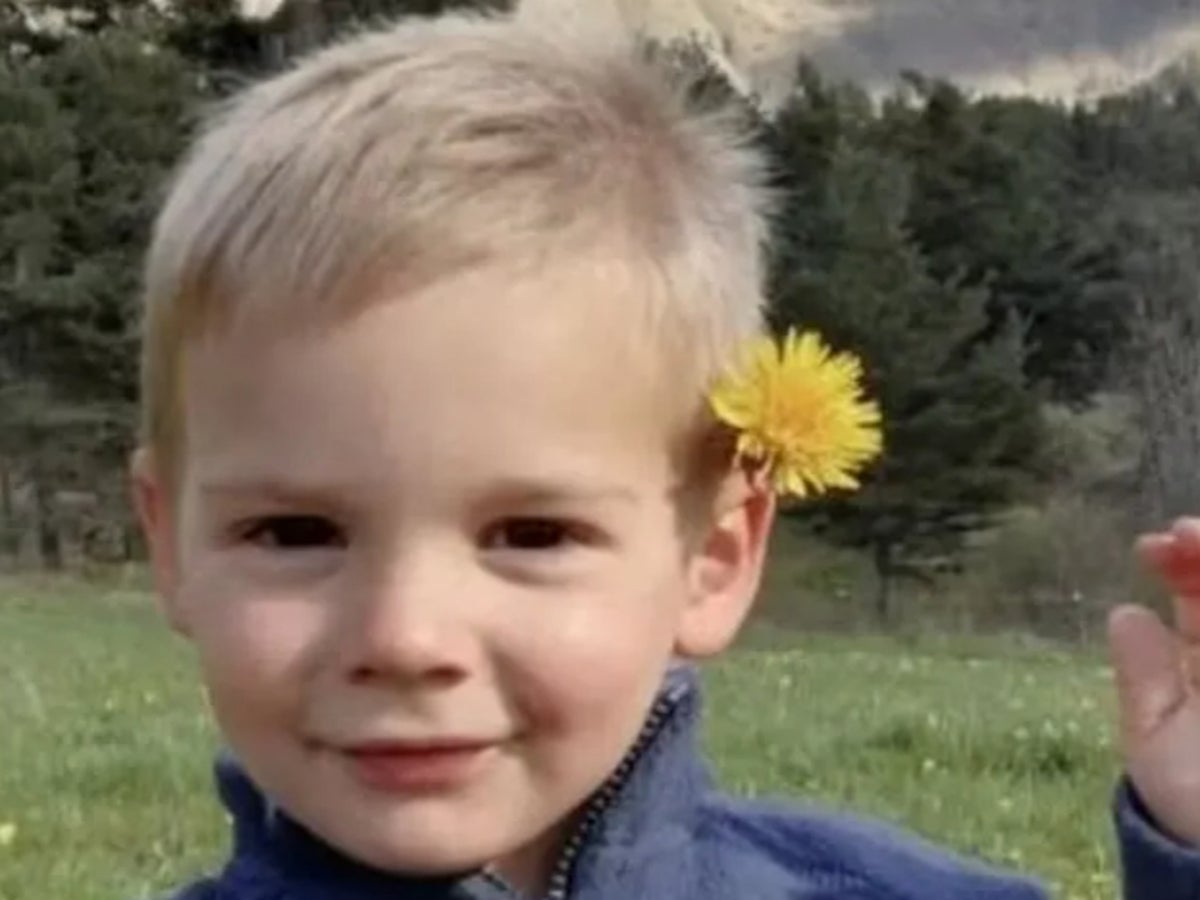 Missing French toddler – latest: Helicopter teams use mother’s voice recording in hope of finding two-year-old