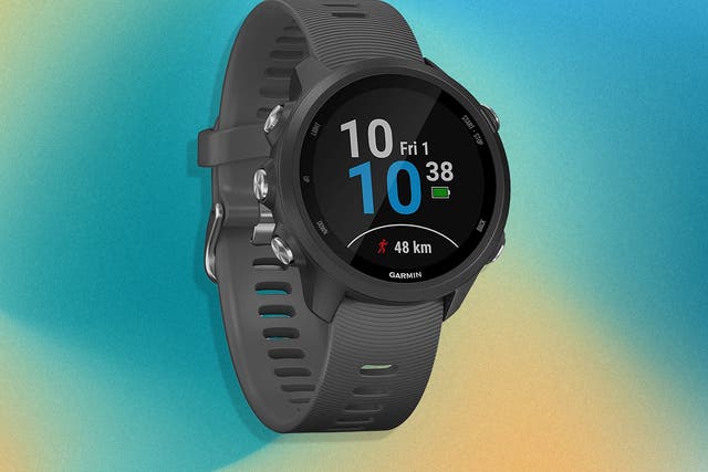 <p>With built-in GPS, the watch measures pace and routes, while tracking your heart rate</p>