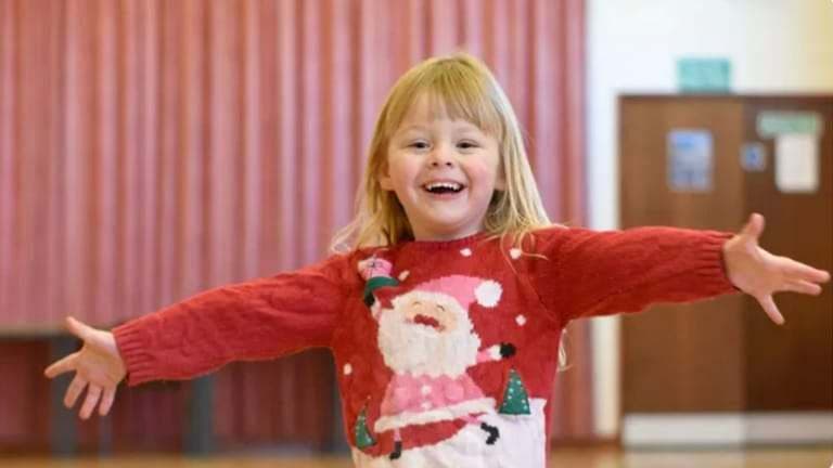 Pembrokeshire Mum of girl killed in fire pays tribute after blaze engulfs bedroom in just two minutes: 'We just couldn't get in through the flames' - Vimarsana News