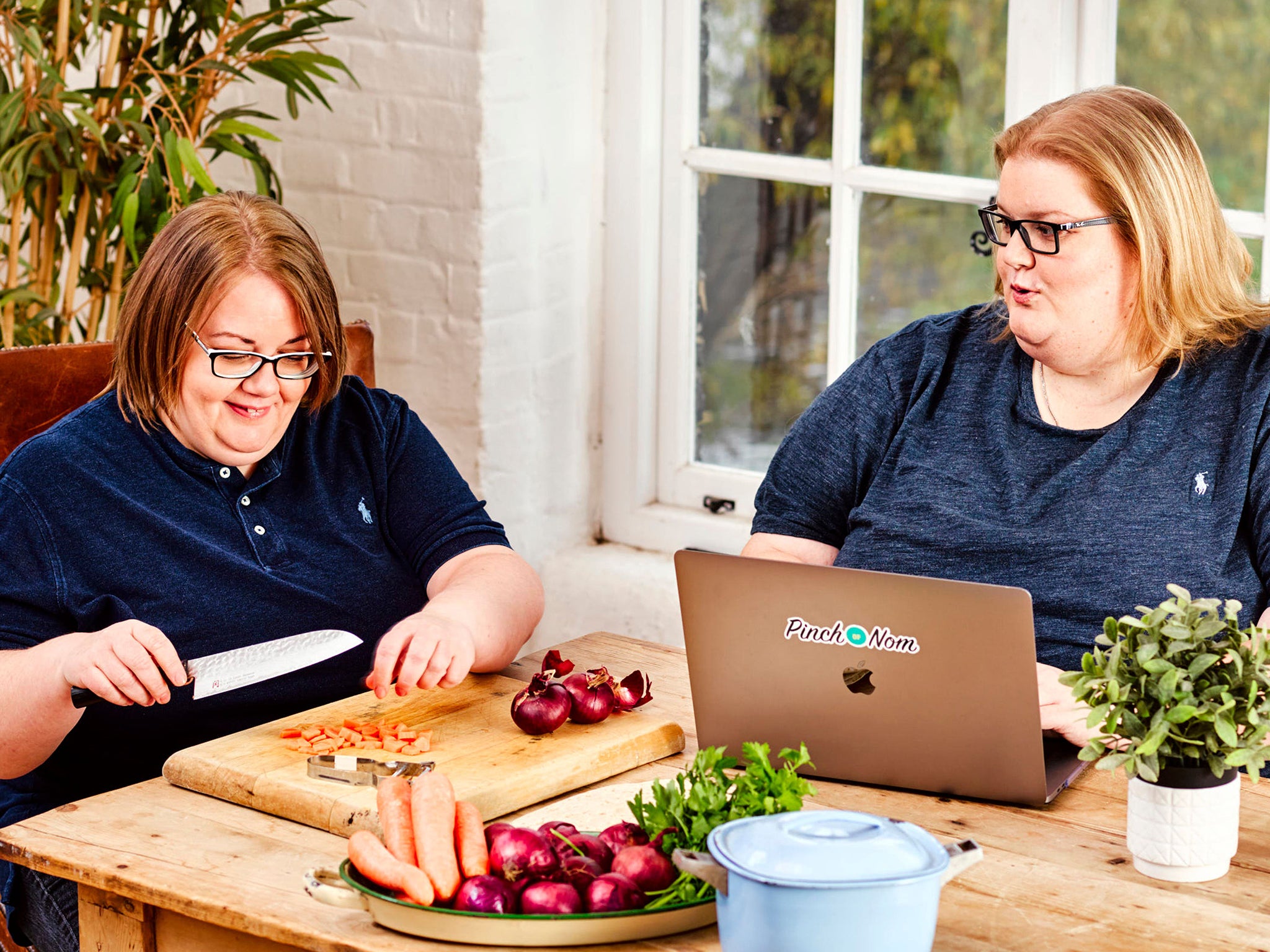 Kate and Kay Allinson are the brains behind Pinch of Nom