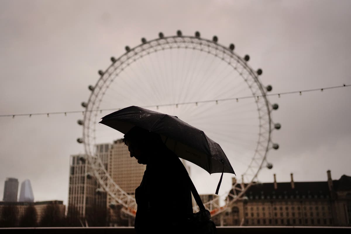 UK weather: Strong wind warning with 55mph gusts, thunder and rain for ...